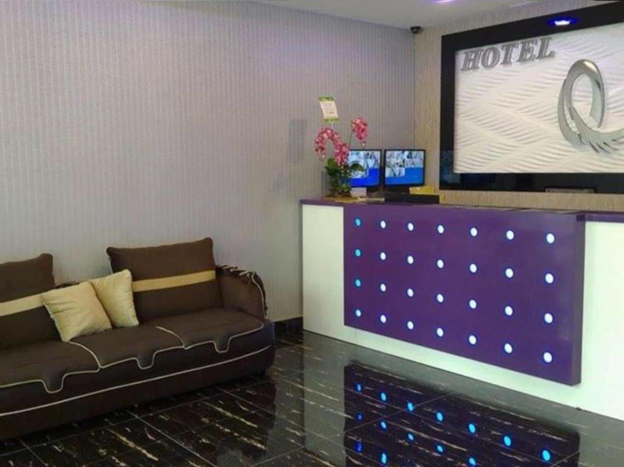 Oyo 176 Hotel Q Inn Петалинг-Джая Экстерьер фото
