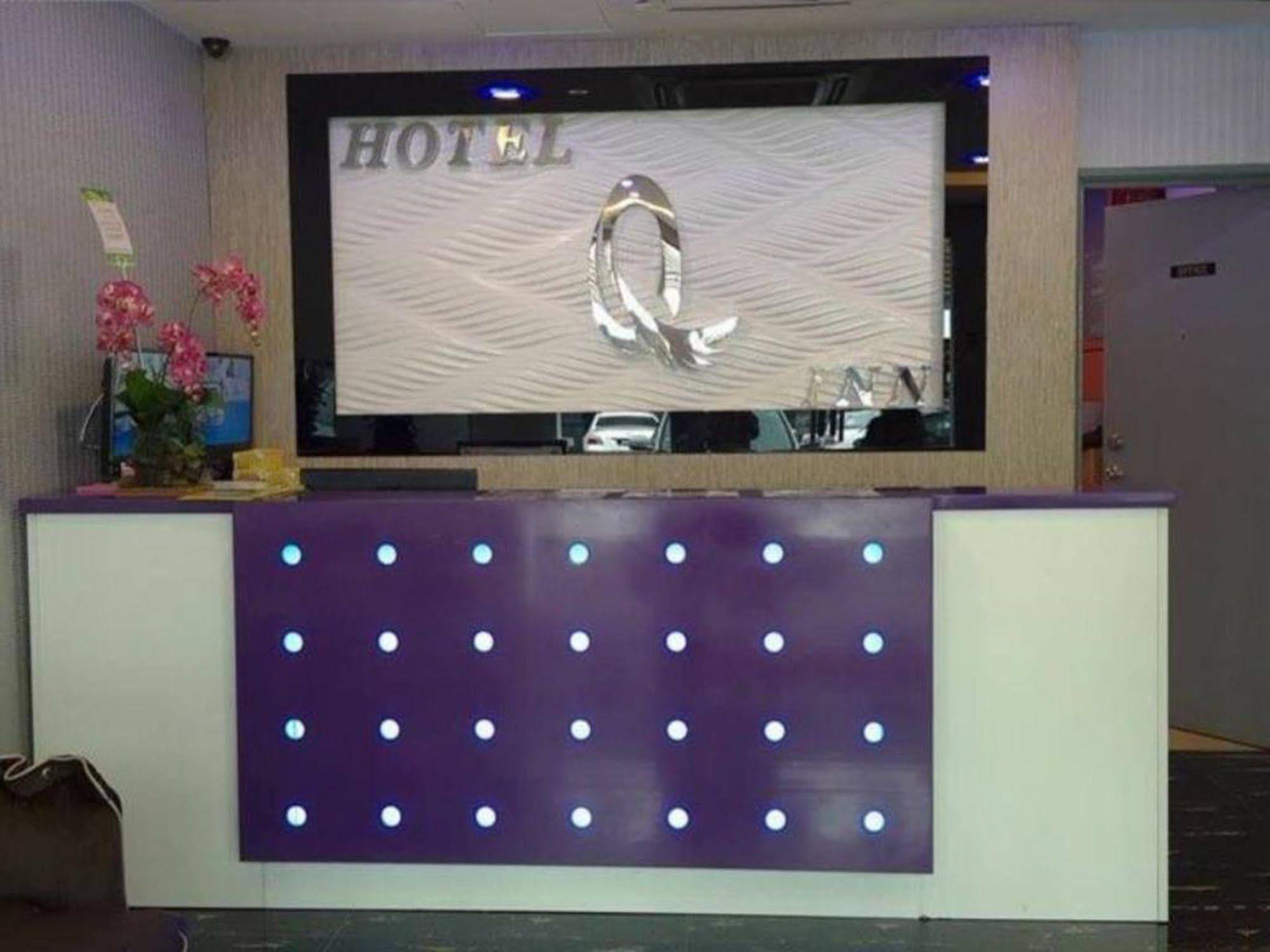 Oyo 176 Hotel Q Inn Петалинг-Джая Экстерьер фото