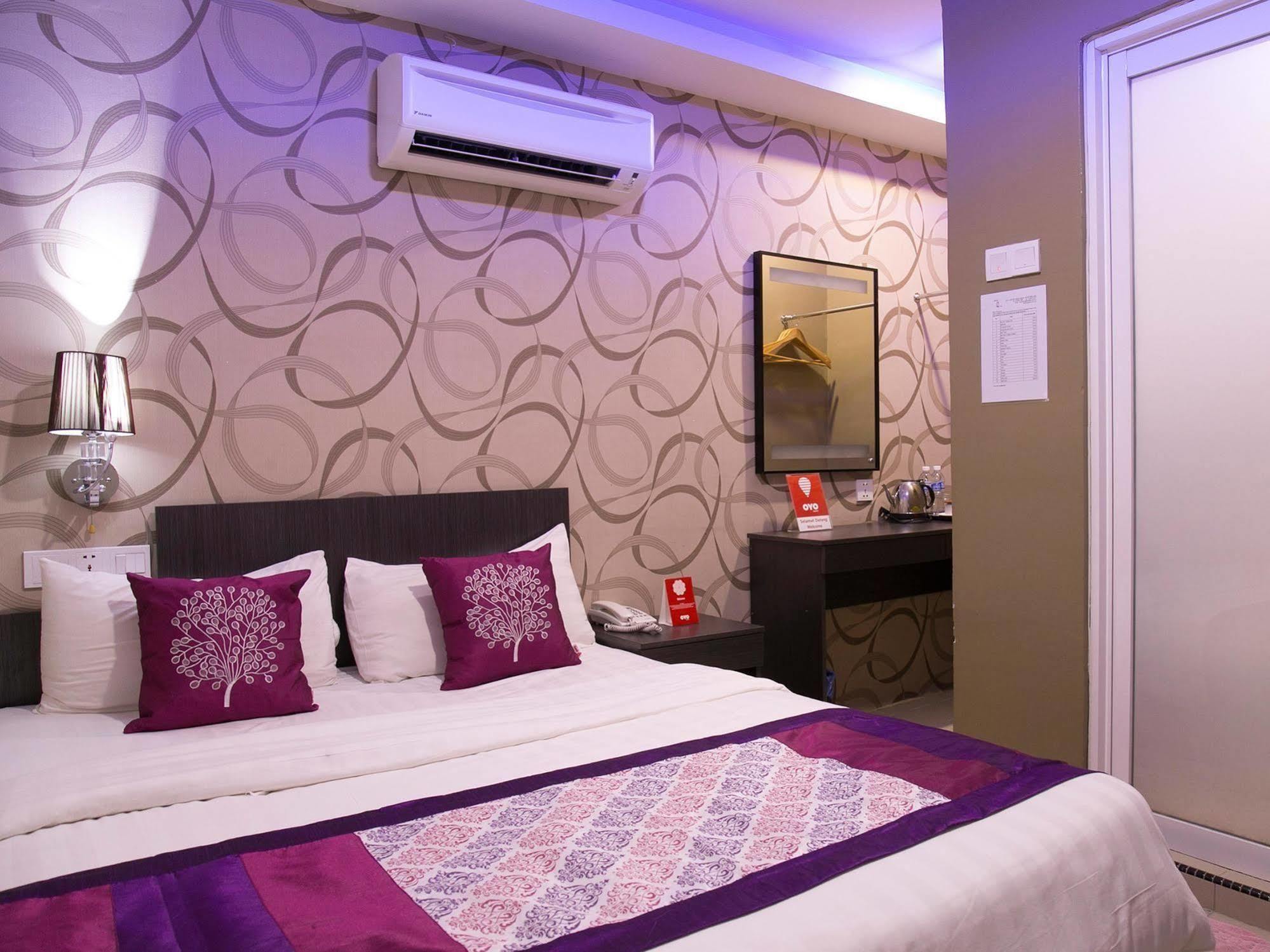 Oyo 176 Hotel Q Inn Петалинг-Джая Экстерьер фото