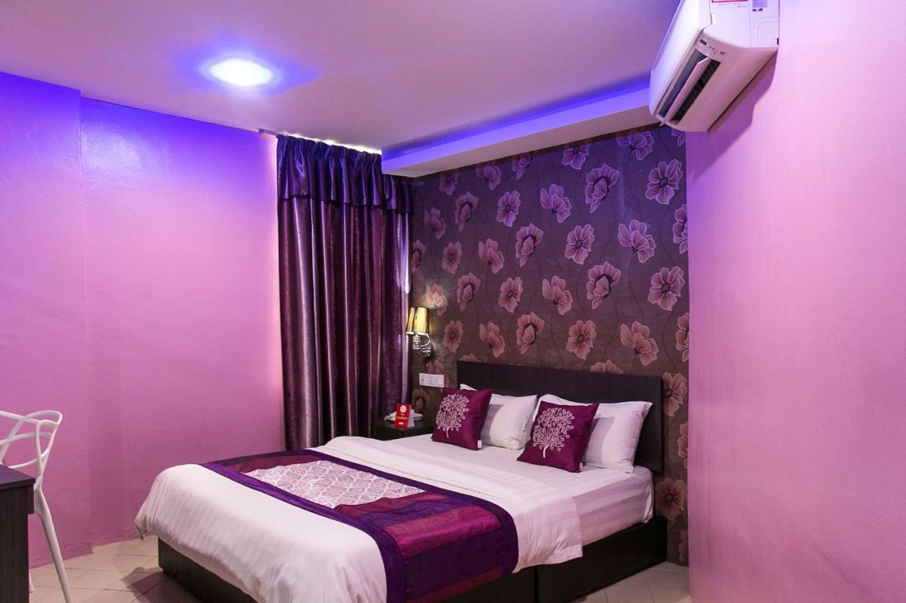 Oyo 176 Hotel Q Inn Петалинг-Джая Экстерьер фото
